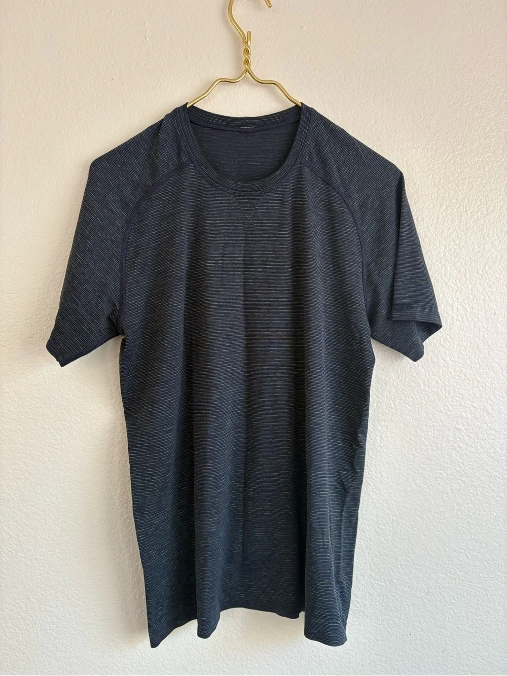 lululemon athletica Men's Short Sleeve Heathered Navy T-Shirt